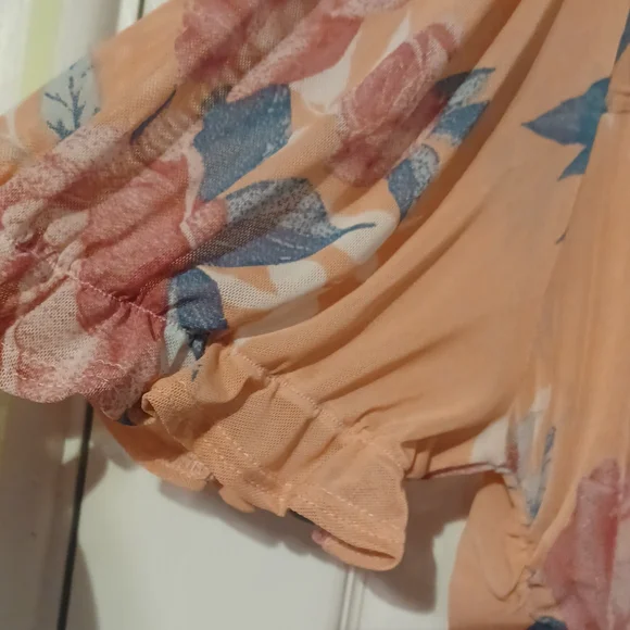 ⭐️4/$20⭐️Publik Mesh Top - Picture 3 of 8